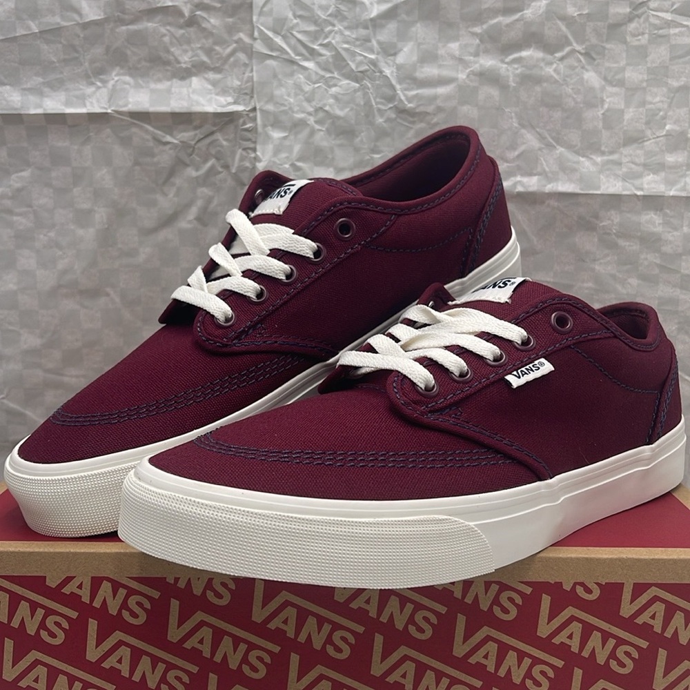 Vans WMNS Burgundy Canvas Sneakers Atwood
Outdoor Port Rovale
VN000CX84QU - Picture 5 of 16
